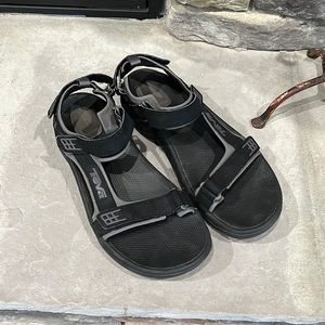 Mens Black/Gray Teva SZ 11 water sandals